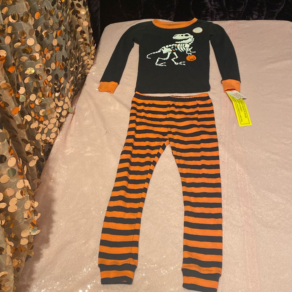 just one you made by carter’s Halloween pajama set size 5 T 100% cotton #1143